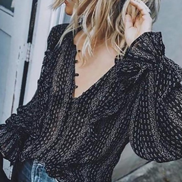 Tops - 1 LEFT! Black & White Blouse S M L